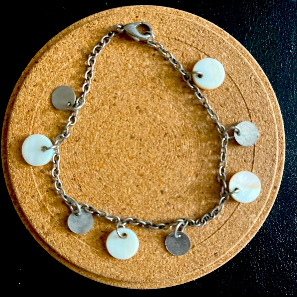 Shell And Metal Bracelet 7$